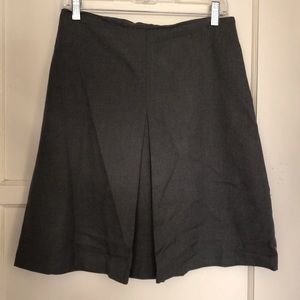 Gray a line kneelength skirt.